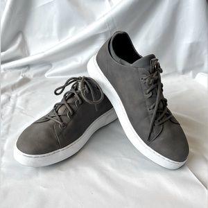 Hubbard Flight gray leather Sneakers sz 9